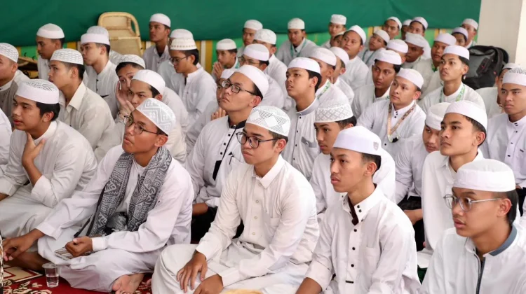 Menteri Nusron Ingin Santri Dikader sebagai Pelaksana Kebijakan di Bidang STEM