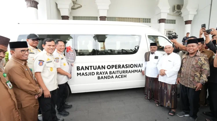 Kaposwil PRR Aceh dampingi Ketua Satgas di APEKSI dan Beri Bantuan Masjid Raya