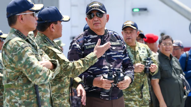 Menhan Sjafrie Tinjau Latihan Gabungan TNI di Perairan Karimunjawa