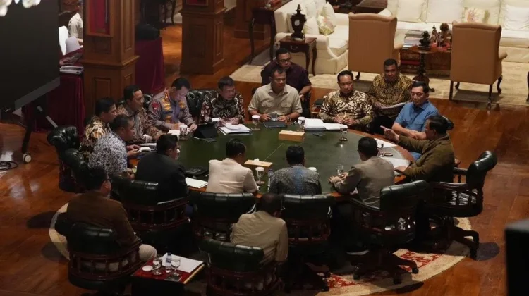 Menhan Sjafrie Hadiri Rapat Terbatas Bersama Presiden di Hambalang