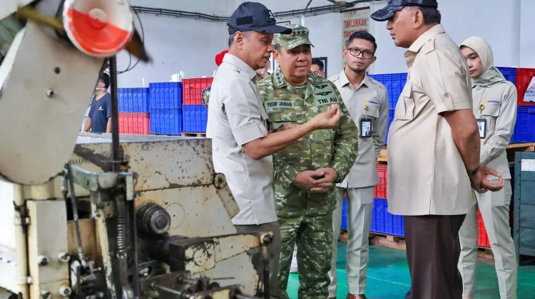 Menhan RI Perkuat Kolaborasi Strategis Industri Pertahanan Nasional di PT Pindad