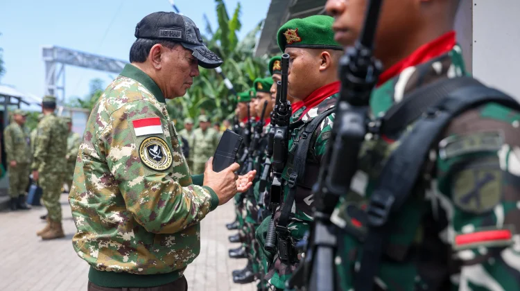 Menhan Kunjungi Yonif TP 916/Bara Sakti