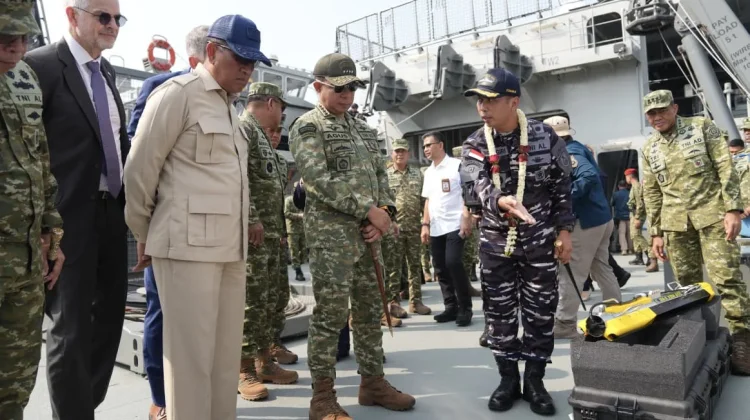 Wamenhan Sambut Kedatangan KRI Canopus-936, Perkuat Kapasitas Pertahanan Maritim