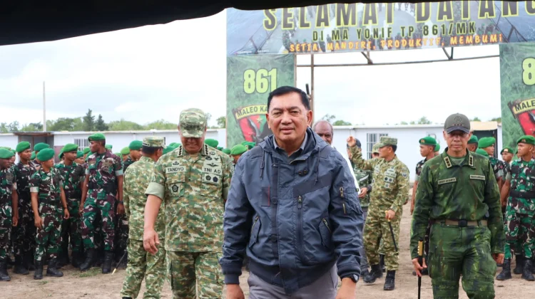 Menhan Sjafrie Berikan Motivasi dan Arahan kepada Prajurit Yonif TP 861/MK