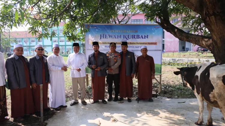 Iduladha 1447 H, Menteri Nusron Salurkan Kurban ke Pondok Pesantren Attaqwa