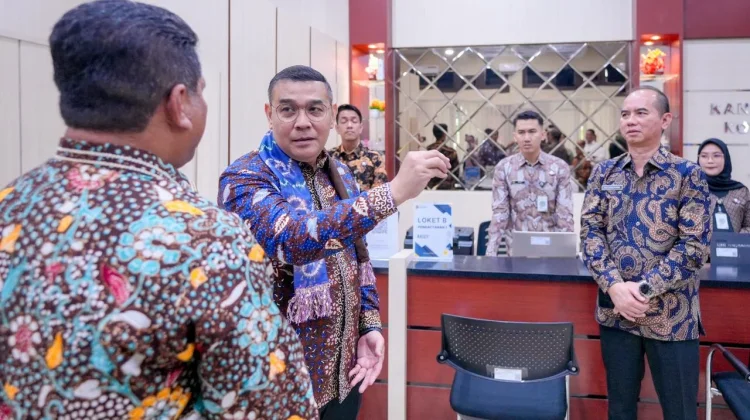 Wamen Ossy Tinjau PELATARAN di Kantah Kota Banjarbaru, Pelayanan Harus akurat