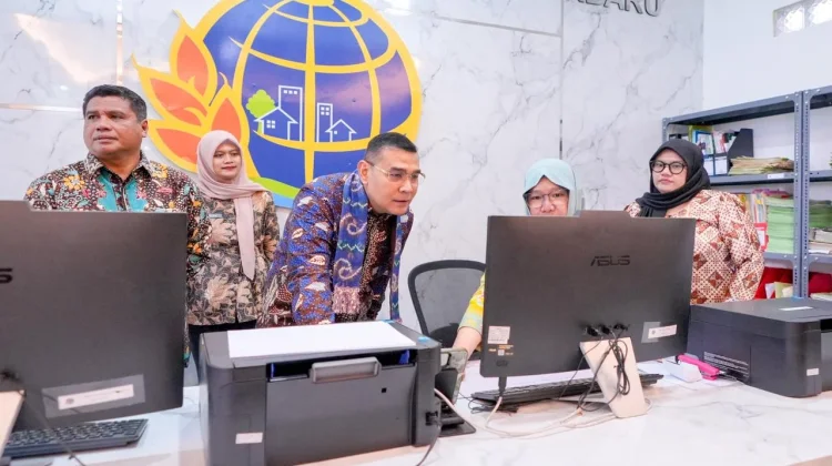 Wamen Ossy Tinjau PELATARAN di Kantah Kota Banjarbaru, Pelayanan Harus akurat