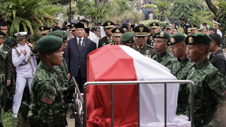 Menhan Sjafrie Pimpin Upacara Pemakaman Militer