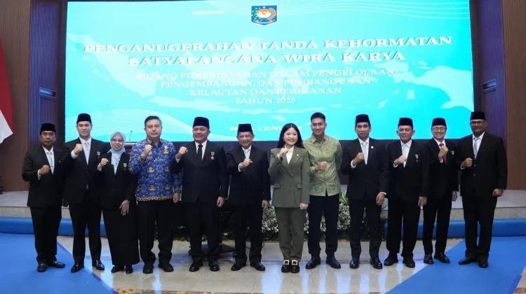 Mendagri Serahkan Penghargaan Satyalancana atas Inovasi Sektor Maritim