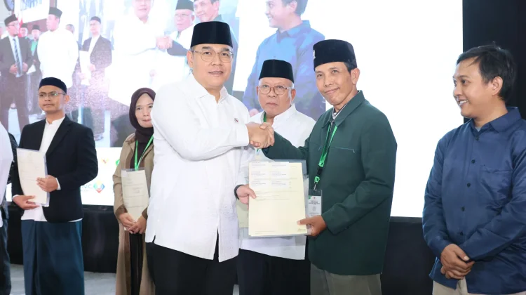 Menteri ATR/BPN Serahkan Seribu Lebih Sertipikat Tanah Wakaf dalam ICOP 202