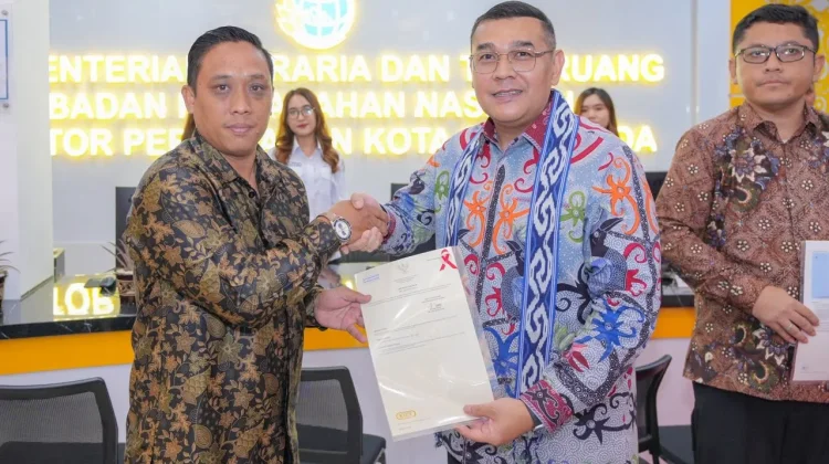 Wamen Ossy Beri Pengarahan di Kantah Kota Samarinda, ATR/BPN Harus jadi Solusi