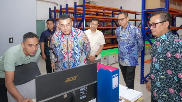 Wamen Ossy Beri Pengarahan di Kantah Kota Samarinda, ATR/BPN Harus jadi Solusi