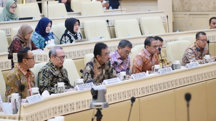 Sekjen ATR/BPN Laporkan Capaian Pelaksanaan Tujuh Layananan Prioritas saat RDP