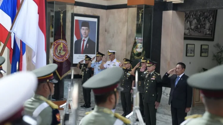 Wamenhan Terima Kunjungan Kehormatan Panglima Angkatan Bersenjata Thailand