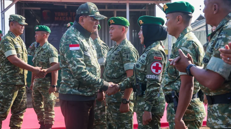 Menhan Sjafrie Kunker ke Yonif TP 933/Macan Wilis