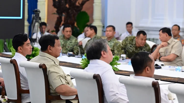 Menhan Hadiri Rapat Terbatas Bahas Percepatan Penguatan KDMP