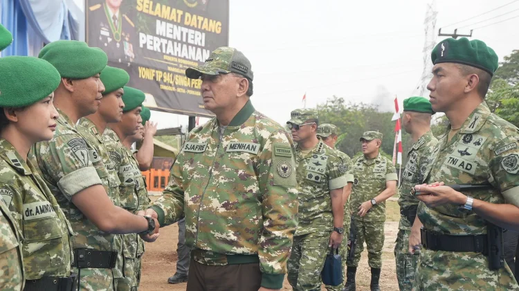 Menhan Tinjau Marshaling Area Yonif TP 941/Singa Perbangsa, Tekankan Pengabdian