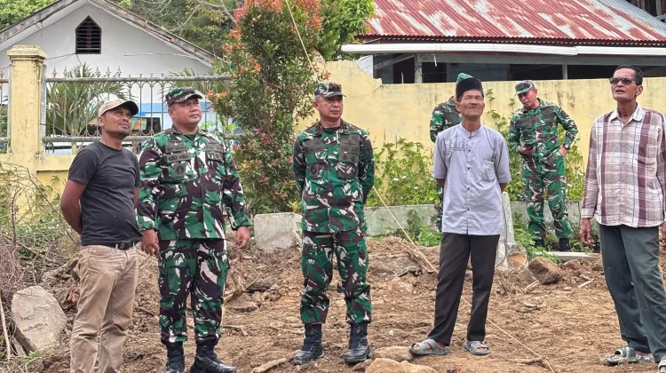TNI Bangun Jembatan Gantung di Dabun Gelang