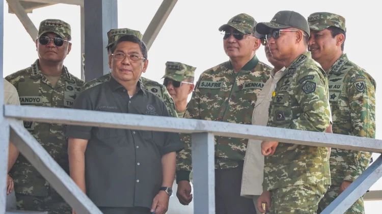Menhan Sjafrie Tinjau Langsung Latihan Operasi TNI di Dabo Singkep, Kepulauan Riau