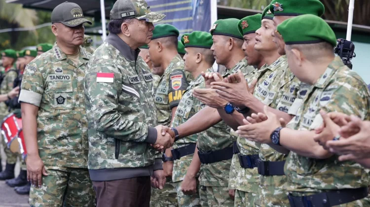 Menhan Tinjau Yonif TP 907/Dewa Shahdan, Tekankan Disiplin dan Jaga Kepercayaan Rak