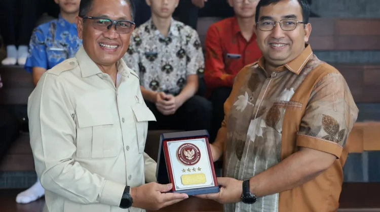 Wamenhan Tinjau SMA Kemala Taruna Bhayangkara, Dorong SDM Unggul dan Berkarakter