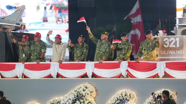 Kemhan Bersama TNI Wujudkan Solidaritas Kebersamaan dalam Karnaval HUT ke-81 RI
