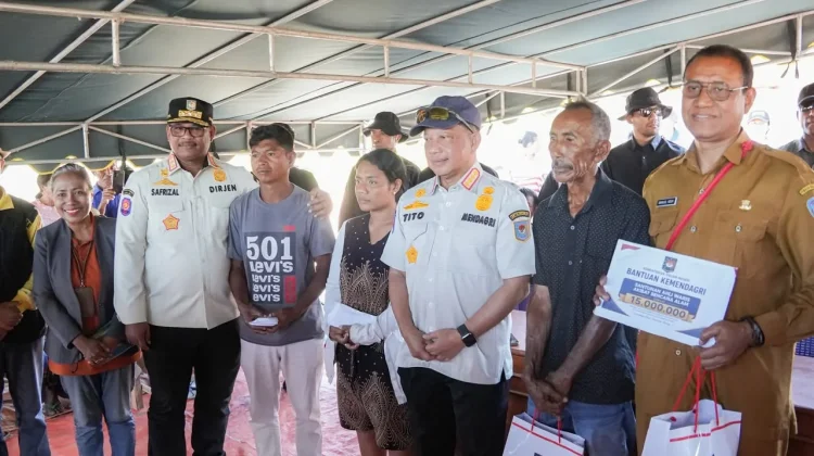 Mendagri Tinjau Dampak Gempa di Sikka, Pastikan Layanan Pelabuhan Normal