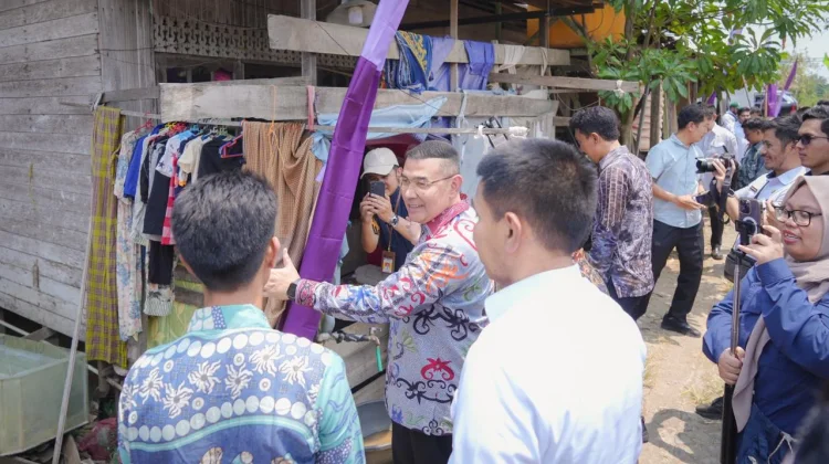 Wamen Ossy Serahkan Sertipikat bagi MBR Kalsel, Dukung Penyediaan Rumah Layak Huni