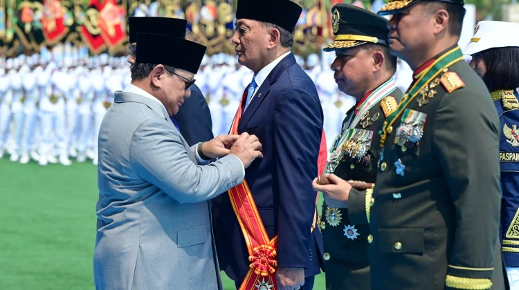 Menhan Hadiri HUT ke-81 TNI, Terima Bintang Mahaputera Adipurna