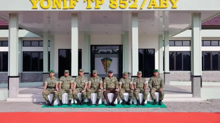 Menhan Sjafrie Kunjungi Yonif TP 852/ABY