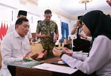 Dipimpin Presiden, Menhan Tunaikan Zakat di Istana Negara