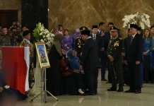 Menhan Mendampingi Presiden Beri Penghormatan Terakhir kepada TNI Gugur