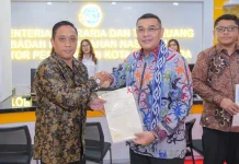 Wamen Ossy Beri Pengarahan di Kantah Kota Samarinda, ATR/BPN Harus jadi Solusi