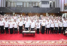 DKI Jakarta HUT ke-499, Wamen Ossy Serahkan 499 Sertipikat ke Gubernur Pramono Anung