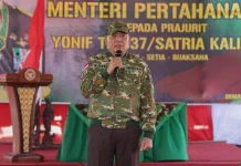 Menhan Tinjau Yonif TP 937/Satria Kalijaga
