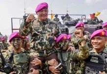Menhan Dianugerahi Warga Kehormatan dan Brevet Kehormatan Korps Marinir
