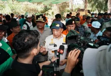 Mendagri Tinjau dan Salurkan Bantuan Bencana Gempa Bumi di NTT