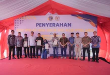 Wamen Ossy Serahkan Sertipikat bagi MBR Kalsel, Dukung Penyediaan Rumah Layak Huni