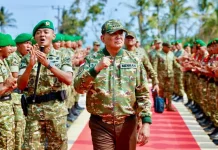 Menhan Beri Pesan ke Prajurit Yonif TP 842/Badak Sakti