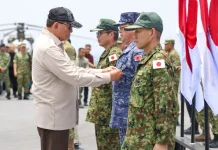 Atas Nama Negara, Menhan Sjafrie Anugerahkan Satyalancana Dharma Samudera