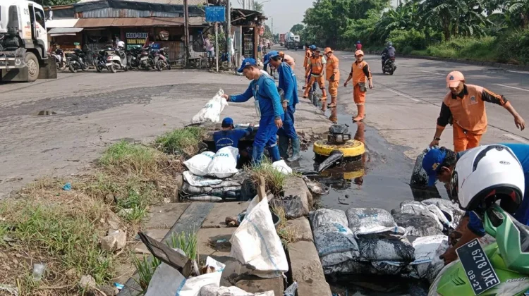 Pengerukan Saluran di Cakung Dilakukan untuk Cegah Genangan