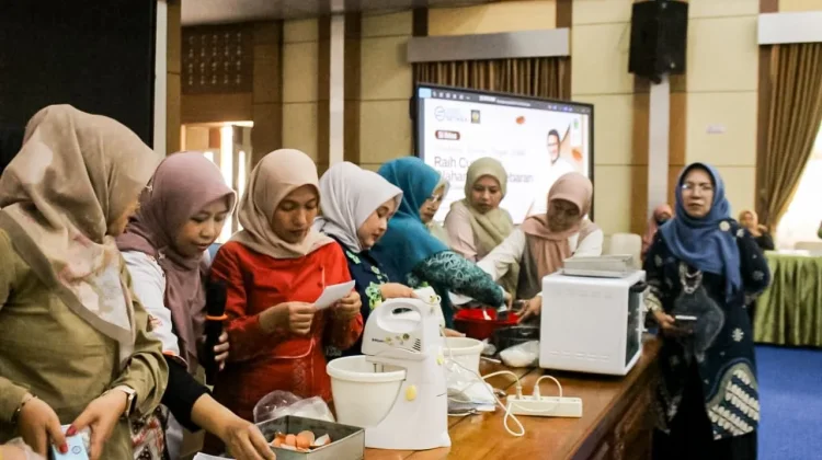 Buka Lapangan Kerja, YIS Gelar Pelatihan Kue Kering