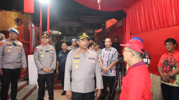 Polisi Terjunkan 453 Personel untuk Amankan 42 Vihara Jakbar