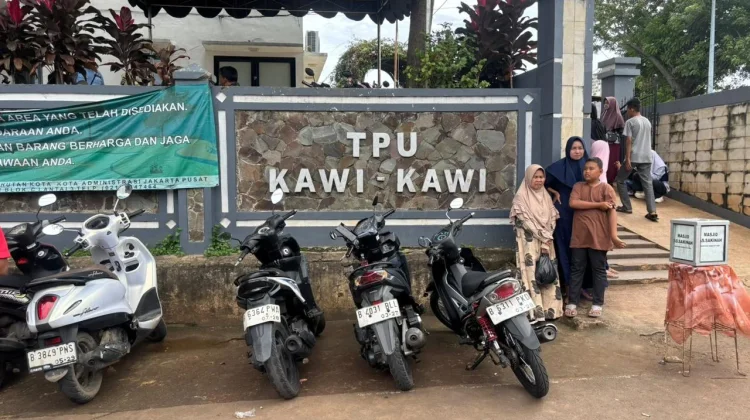 Sudin Tamhut Jakpus Akui Kewalahan Tertibkan Pembersih Makam Non-PJLP