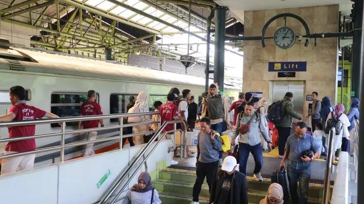 Kedatangan Penumpang Tertinggi, 38.793 Tiba di Stasiun Daop 1 Jakarta