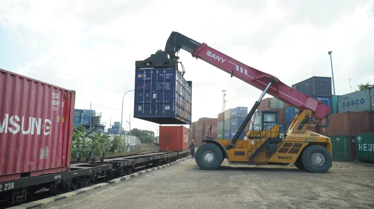 Volume Angkutan KA Kontainer Tumbuh 44 Persen