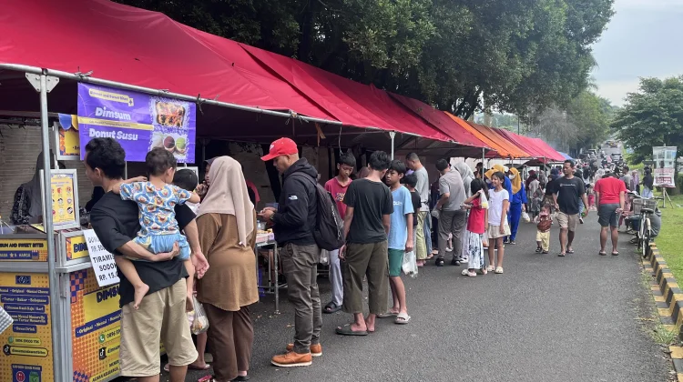 Berburu Takjil di Cileungsi Hijau jelang Berbuka Puasa