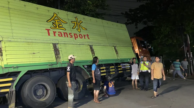 Truk Jeblos di Puri Jakbar hingga Malam Belum Dievakuasi