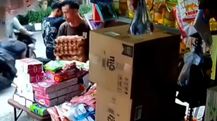 Pencuri Telur Terekam CCTV, Beraksi di Bulan Puasa