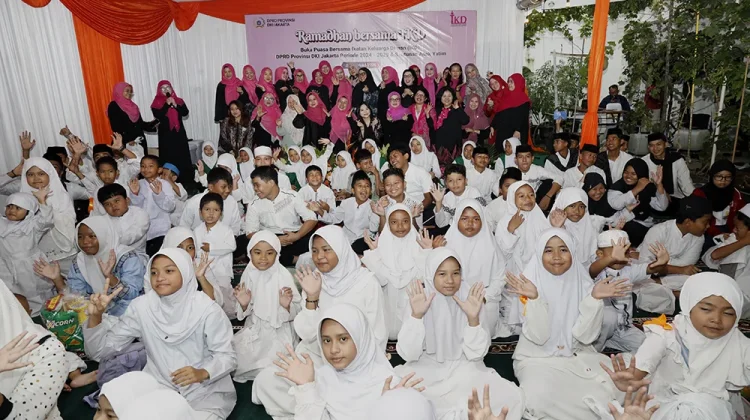 IKD DPRD DKI Jakarta Santuni 100 Anak Yatim